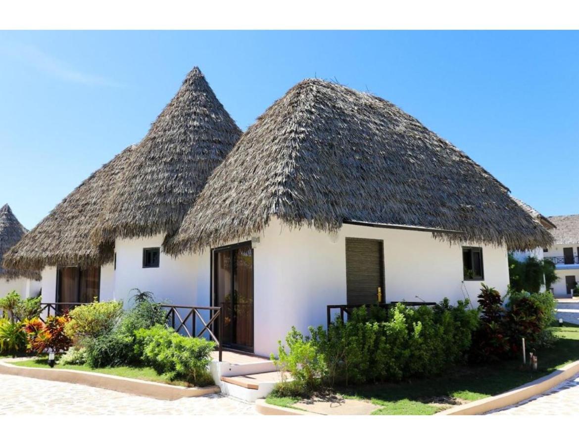 Safari Hotel And Villas Powered By Cocotel Bulala Exterior foto